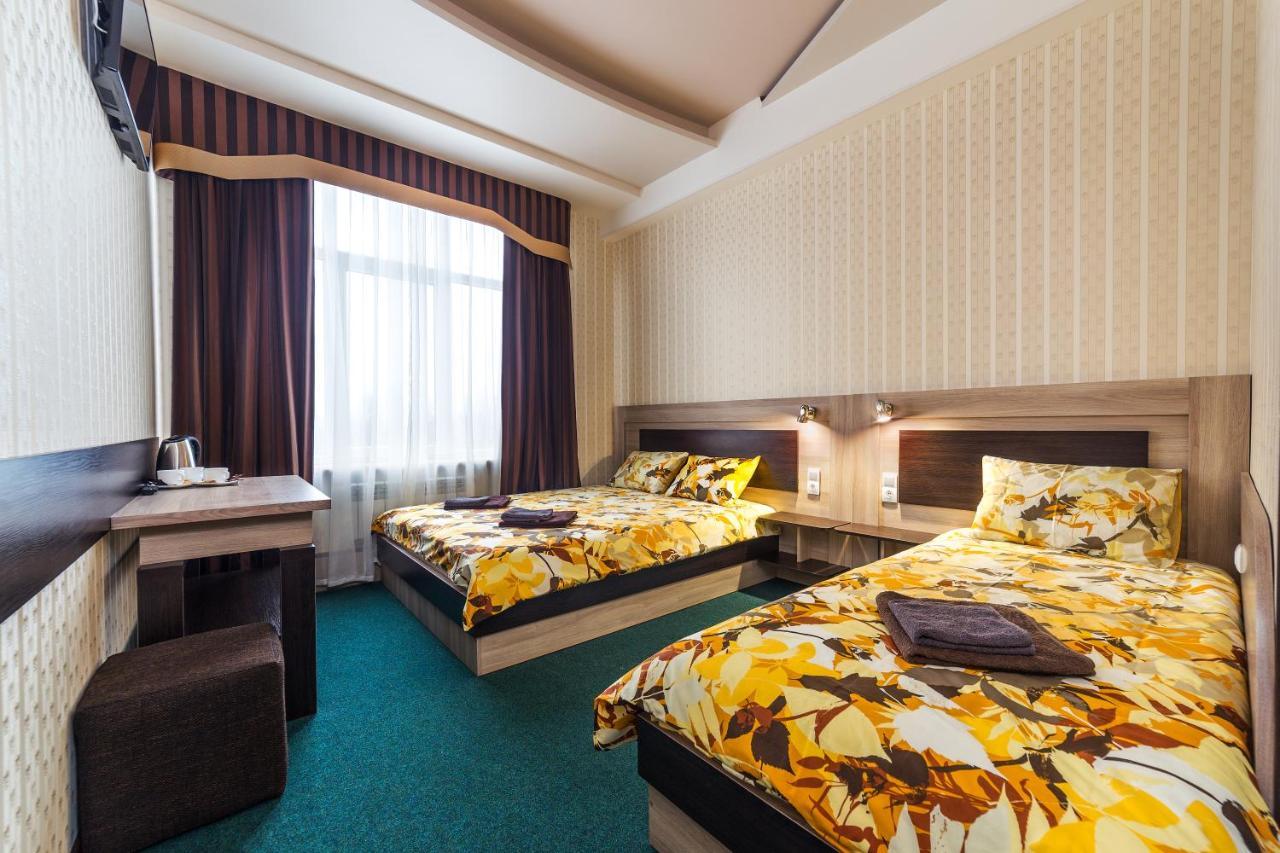 Snooker Hotel Lviv Exterior photo